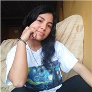 Profesora de Lenguaje y Literatura enseña a niños y jóvenes a potenciar sus habilidades en el curso